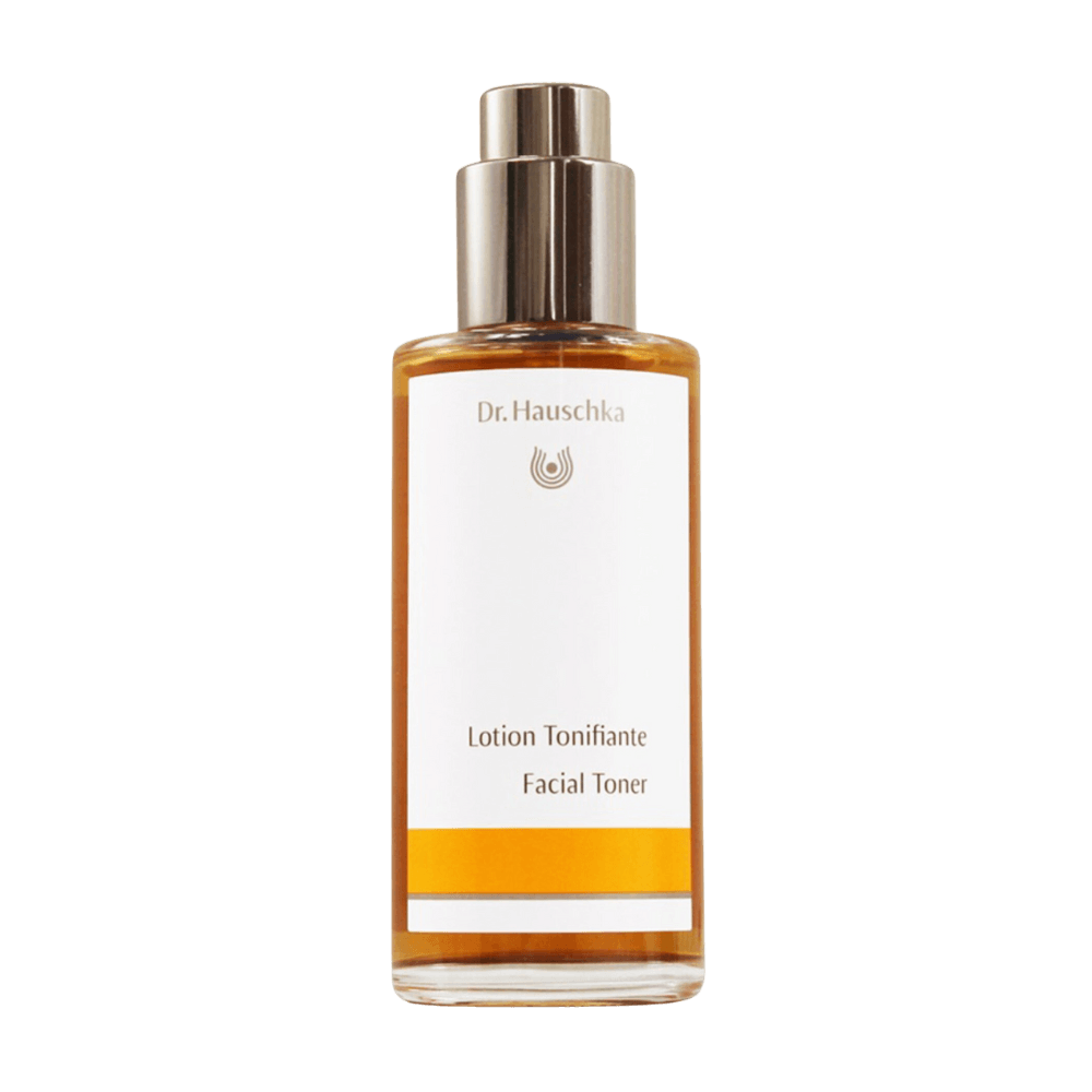 Dr. Hauschka Facial Toner i en genomskinlig flaska med vit etikett och silverfärgad spraypump.