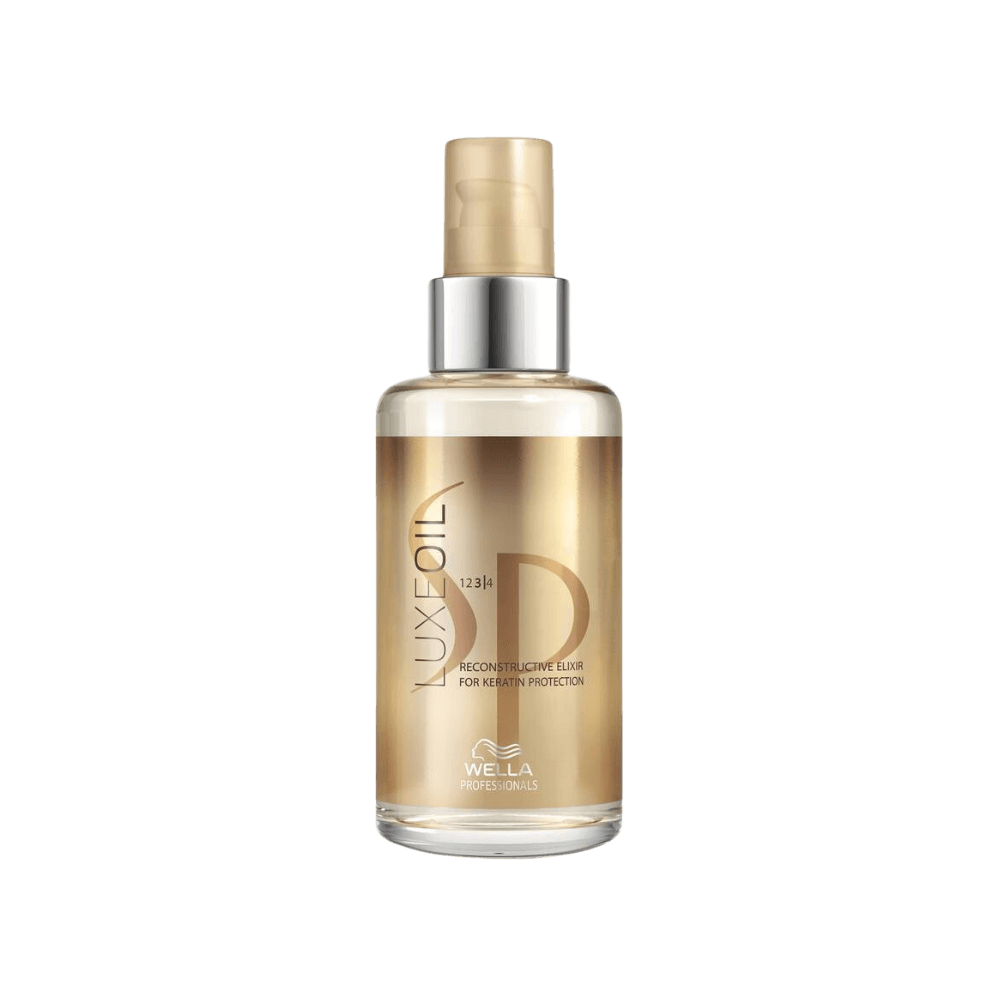 En guldglänsande flaska Wella Professionals Sp Luxe Oil, 100 ml, med en pumpkork för enkel dosering. Texten på flaskan beskriver att produkten är ett rekonstruktivt elixir för keratinskydd.