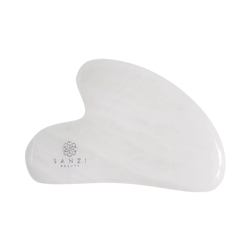 Sanzi Beauty gua sha i vit jade – elegant verktyg för daglig ansiktsmassage.
