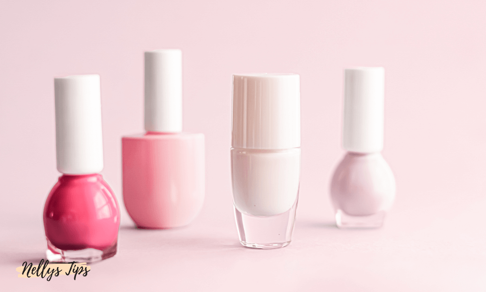 Fyra nagellack i olika rosa nyanser – vacker presentation av våriga färger med glansig finish