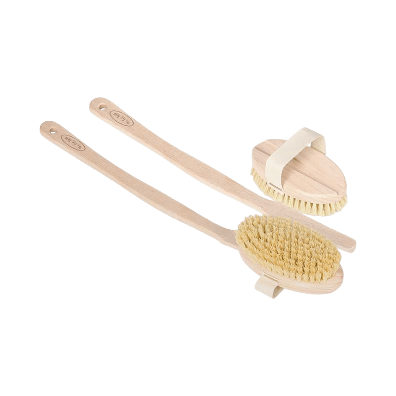 Set med tre kroppsbortar i naturträ och sisal – idealiskt för exfoliering och torrborstning.