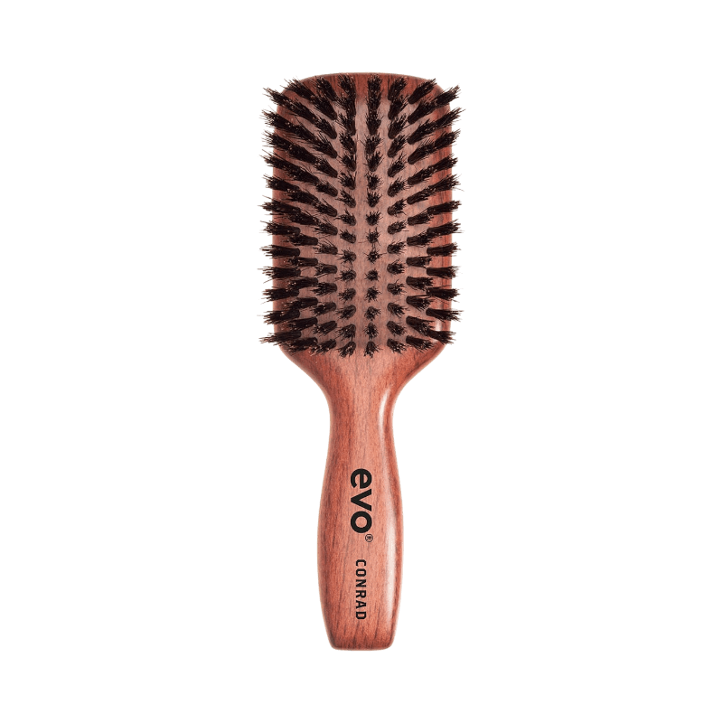 Evo Conrad paddle brush med svinborst för skonsam borstning och naturlig glans