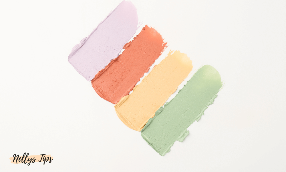 Fyra färgkorrigerande concealers i krämform – lila, röd, gul och grön för olika hudbehov