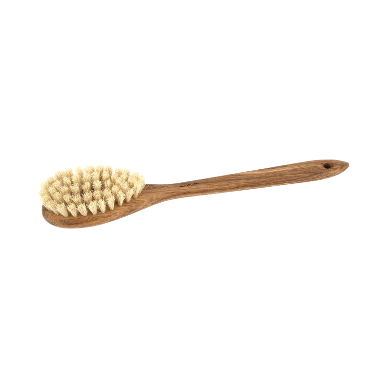 Lyxig badborste från Iris Hantverk med oljad ek och naturlig borst för skonsam exfoliering.