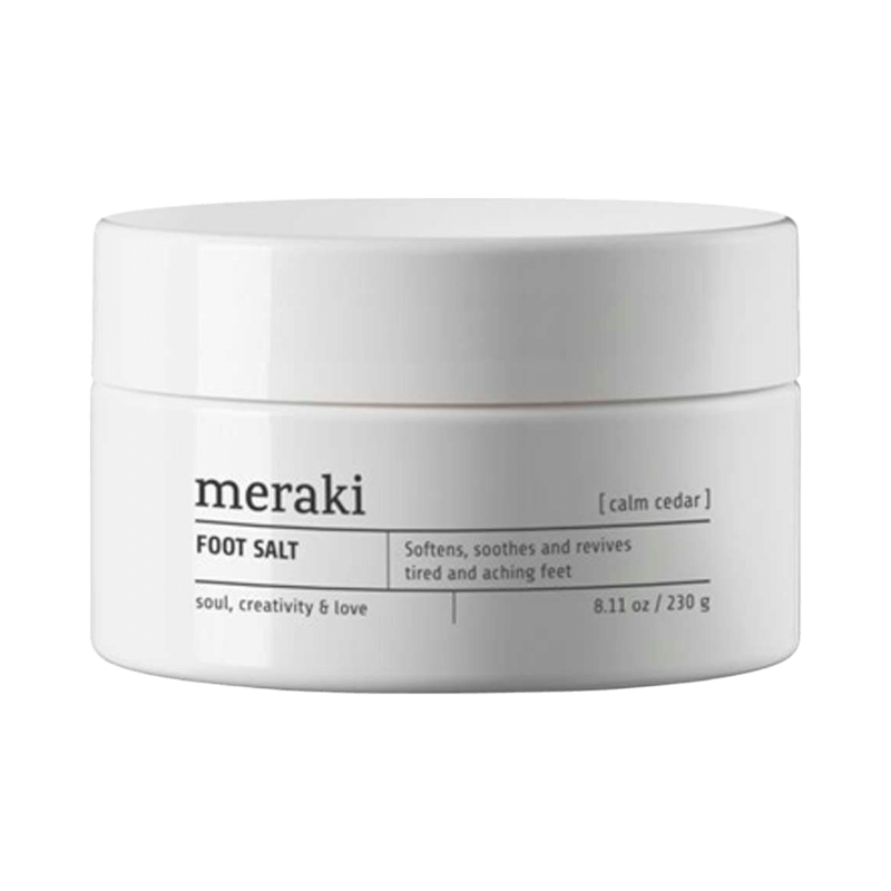 Meraki Foot Salt Calm Cedar – lugnande fotsalt som mjukar upp och revitaliserar trötta fötter.