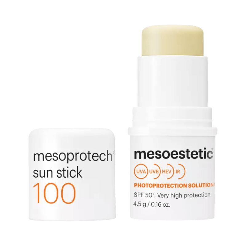Mesoestetic Mesoprotech solstift SPF 50+ för högt skydd med öppen vit förpackning