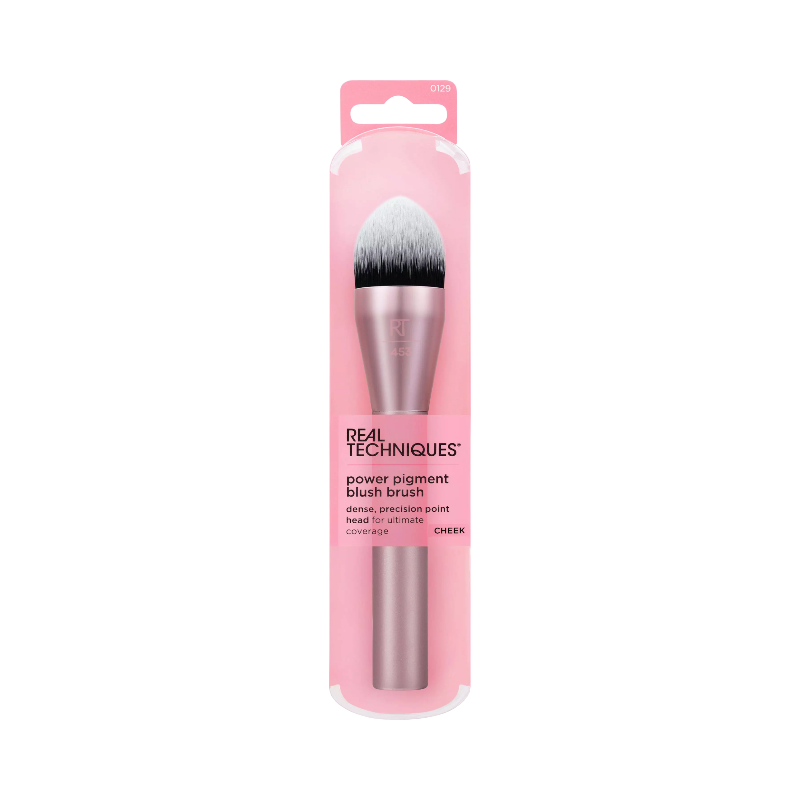Förpackad Real Techniques Power Pigment rougeborste för exakt och intensiv färgapplicering.