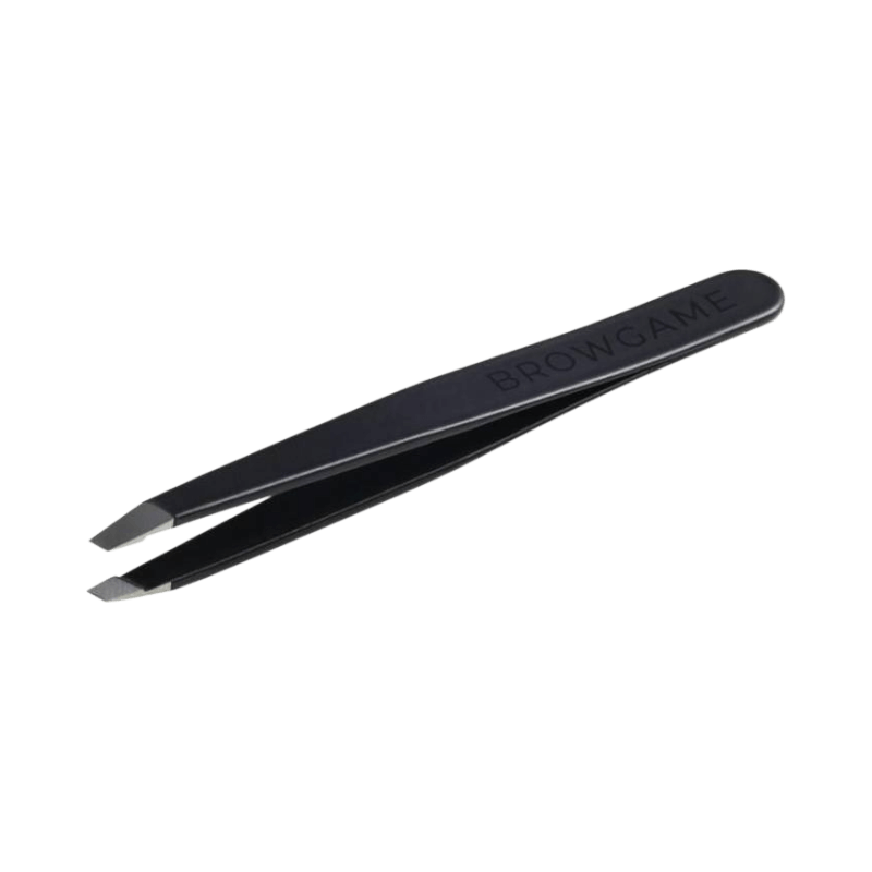 Svart Browgame pincett med sned spets och soft-touch grepp för professionell styling