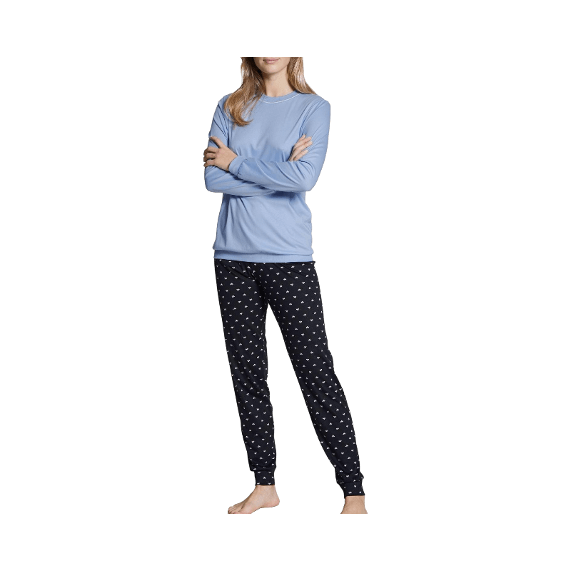 Blå långärmad pyjamas med små vita hjärtan och ribbade muddar för skön passform