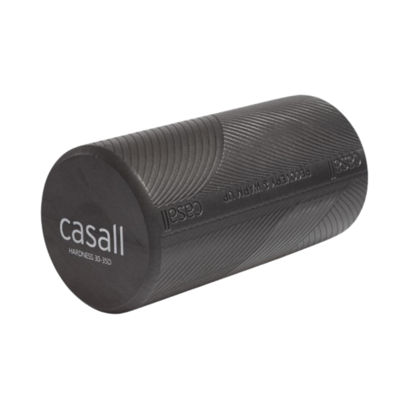 Casall foam roller i kompakt storlek med räfflad yta för punktmassage och uppvärmning.
