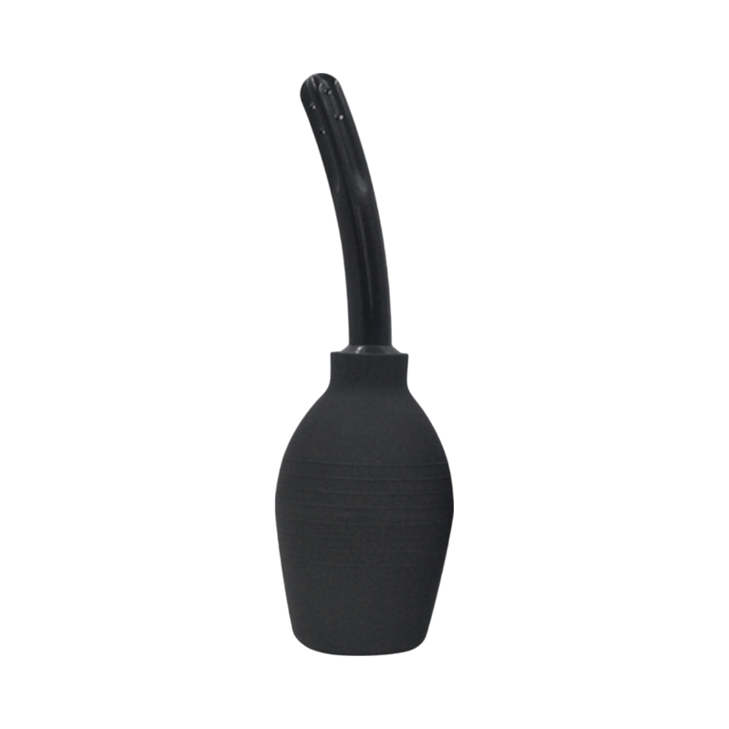 Svart analdusch med böjd pip och hål för effektiv rengöring, ergonomiskt grepp.