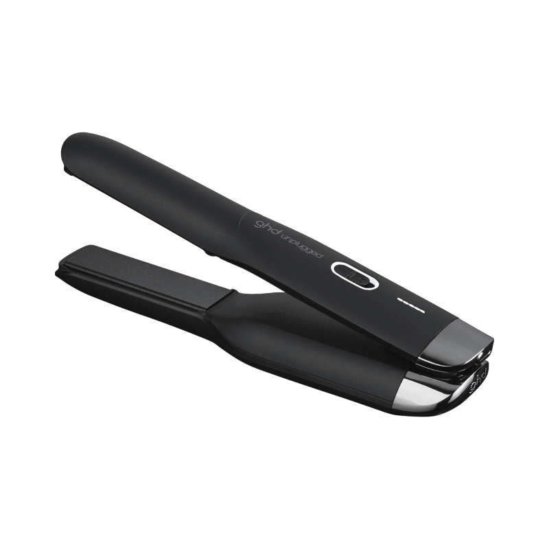 GHD Unplugged trådlös plattång i kompakt design för flexibel styling på språng.