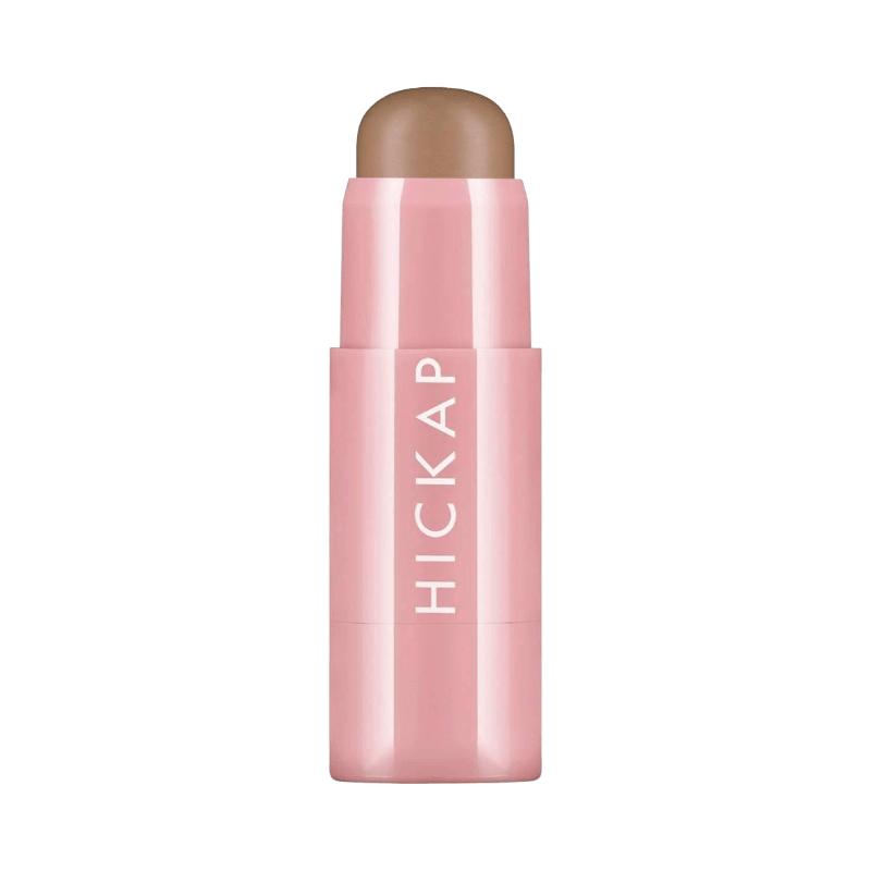 Hickap Icy Chai Contour Stick i rosa hylsa, perfekt för en naturlig bronzad look.