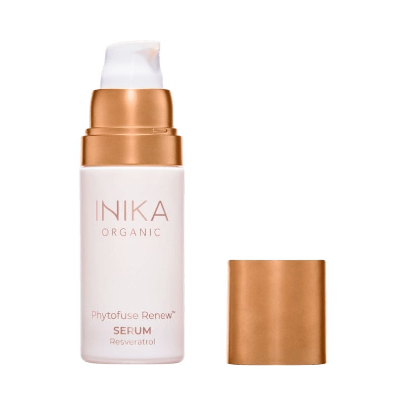 INIKA Organic Phytofuse Renew Serum med resveratrol i elegant pumpflaska.