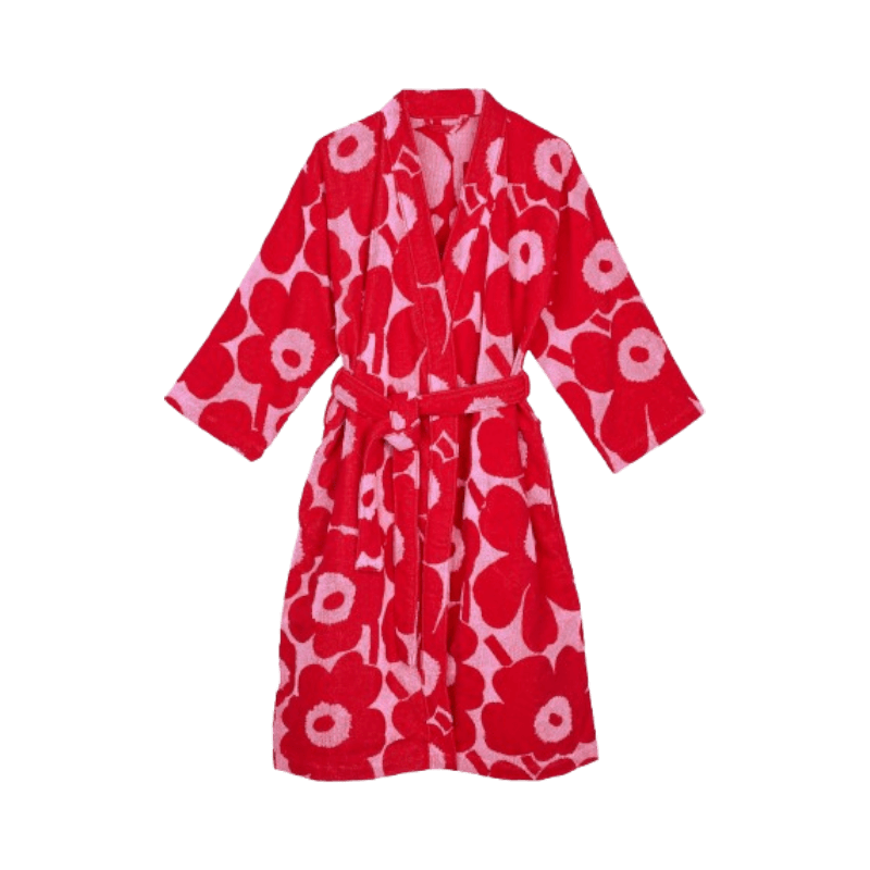 Färgstark Marimekko badrock i rött och rosa med Unikko-blommor och knytskärp.