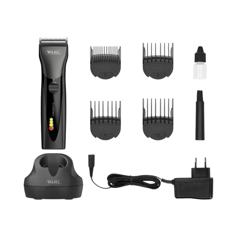 Wahl Chromstyle klippmaskin med laddstation, tillbehör och kammar för flexibel hårvård hemma.