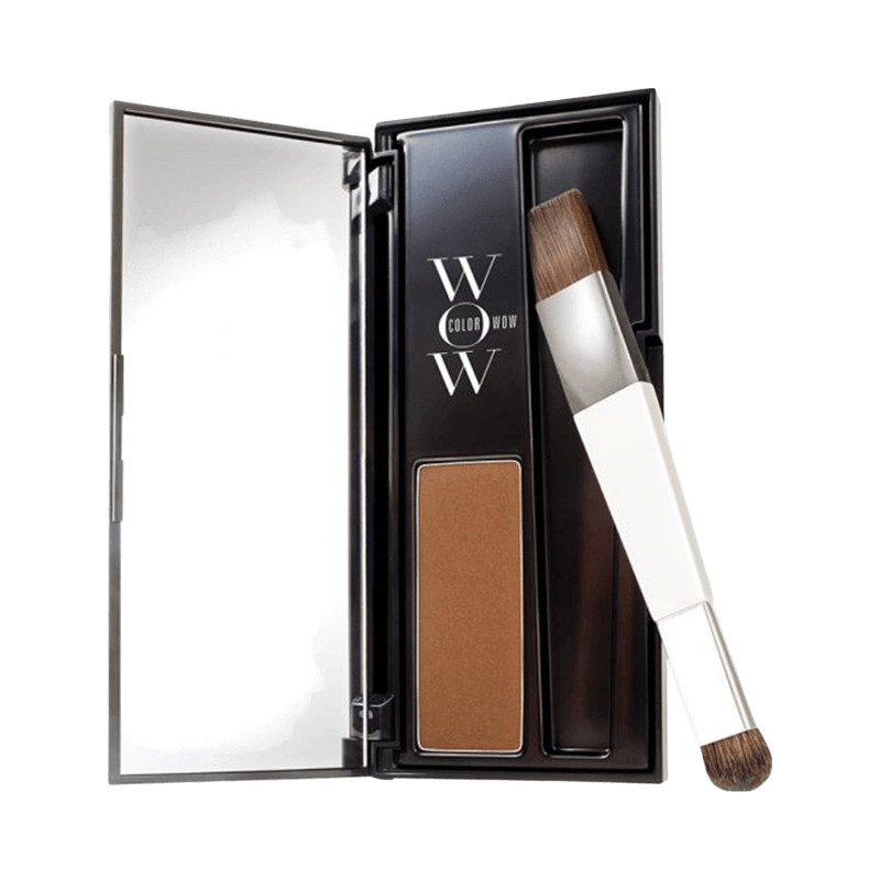 Color Wow Root Cover Up i röd nyans, ett kompakt puder för att dölja utväxt med borste.