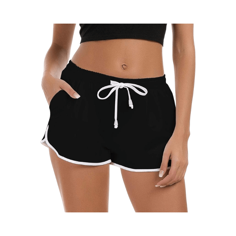Kvinna i svarta badshorts med vit snörning och vit kant, sett framifrån.