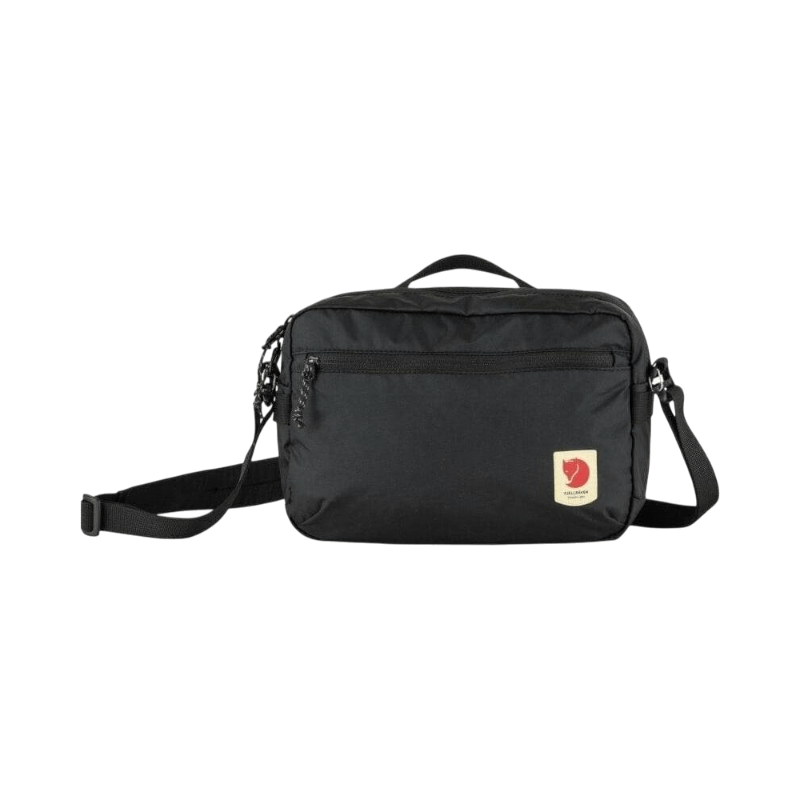 Svart Fjällräven crossbodyväska med dragkedja och justerbar axelrem.
