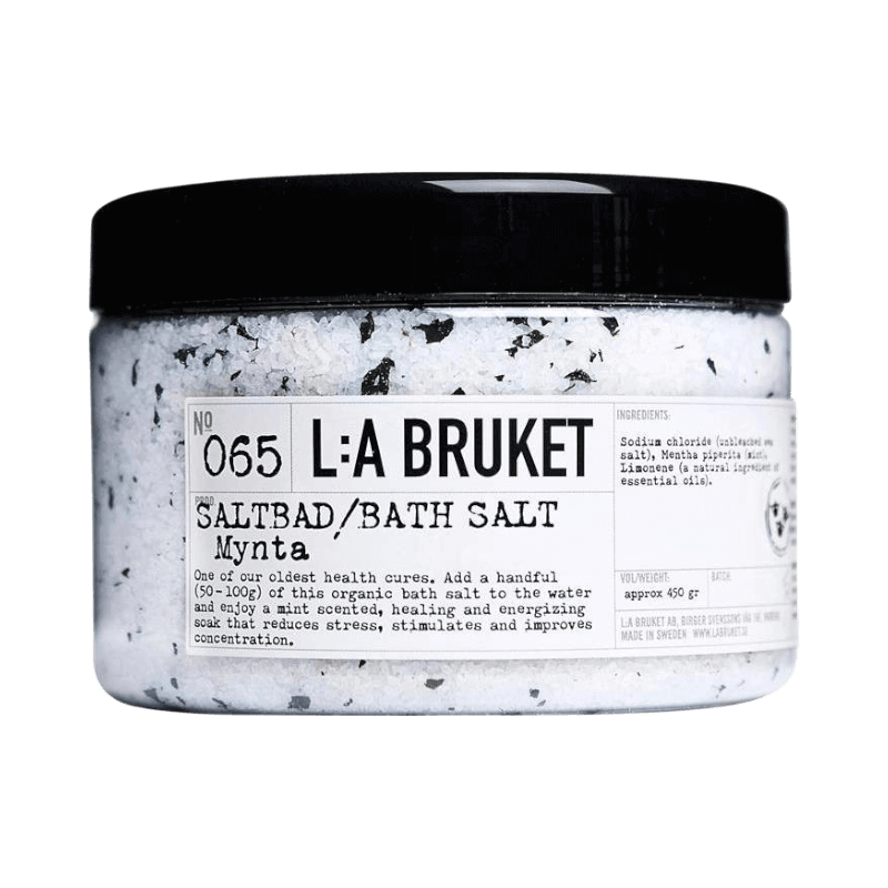 L:A Bruket Bath Salt Mynta 450 g med ekologiskt havssalt och mynta för avslappnande bad.