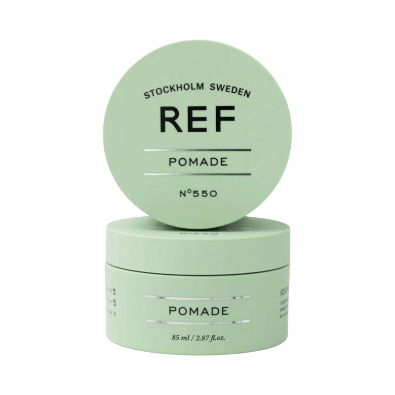 REF Pomade 550 ger flexibel stadga med naturlig glans för definierade frisyrer.