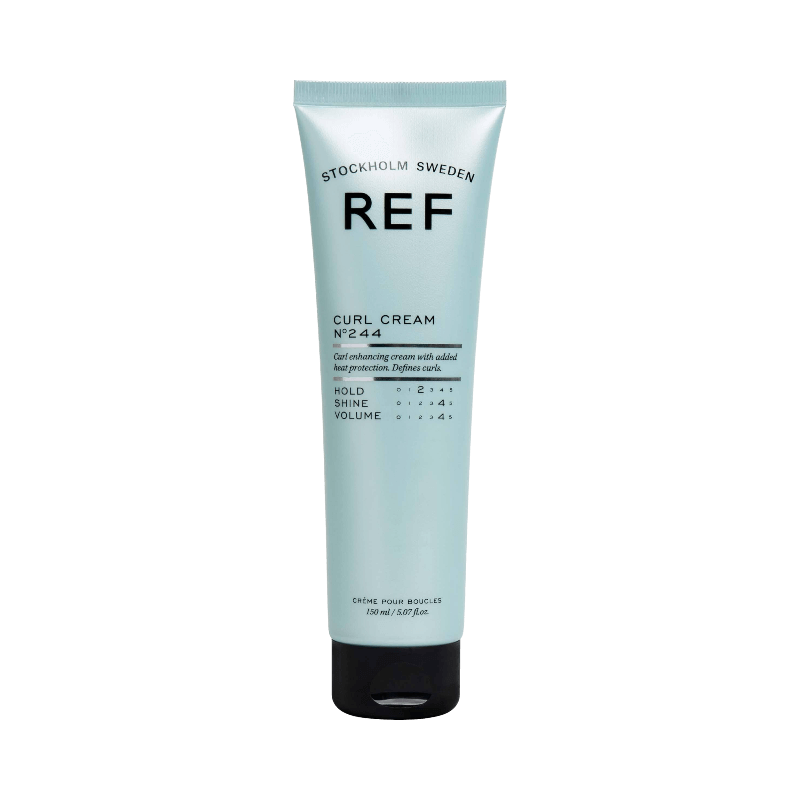 REF Curl Cream No. 244 150 ml med värmeskydd som ger stadga, glans och volym till lockigt hår.