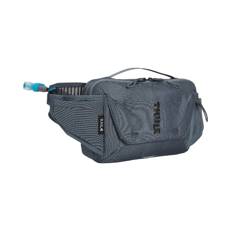 Thule Rail Hip Pack 4L i blågrå nyans med vätskeficka och multifack, idealisk för cykling och sport.