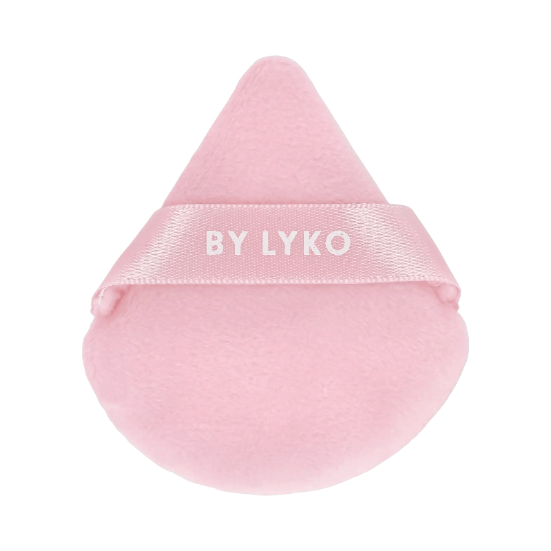 Rosa puderpuff från By Lyko med spetsig topp och handband för enkel applicering av löspuder