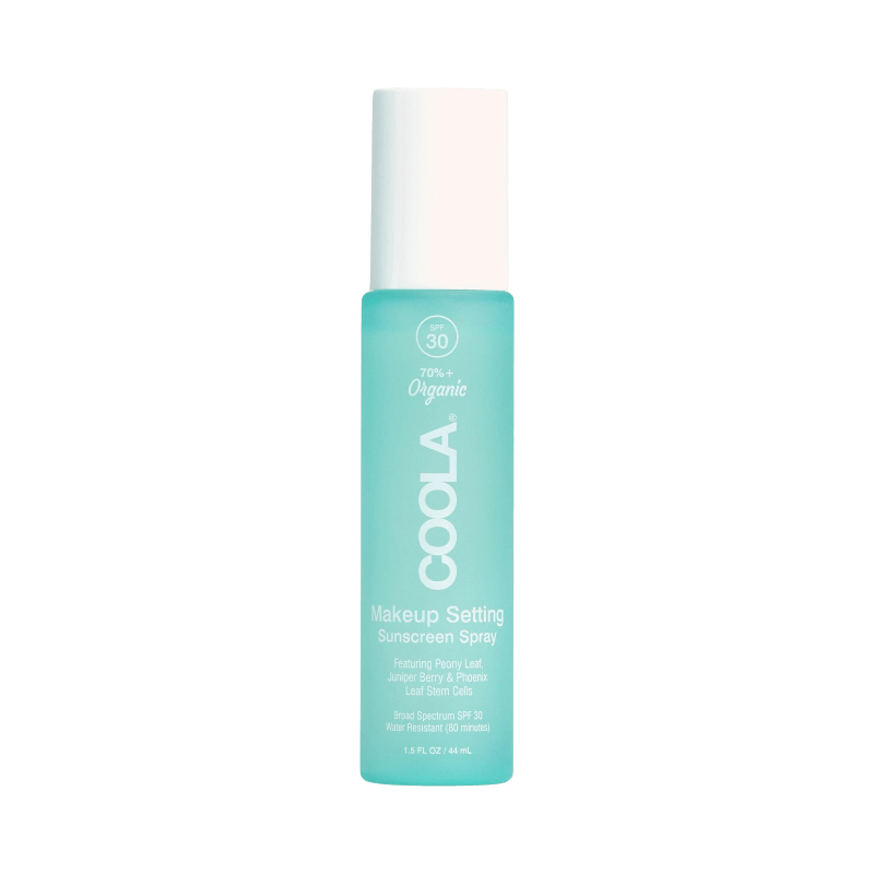 COOLA setting spray med SPF 30 i turkos flaska för att fixera makeup och ge solskydd