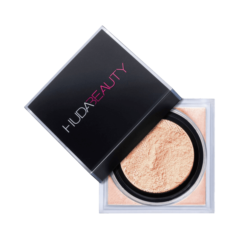 Huda Beauty Easy Bake löspuder i nyansen Peach Pie för en slät och matt look.