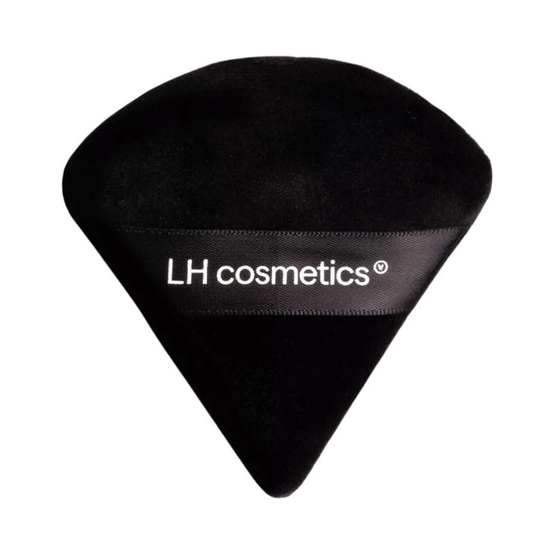 Svart puderpuff från LH Cosmetics med spetsig form och svart handtag för exakt applicering