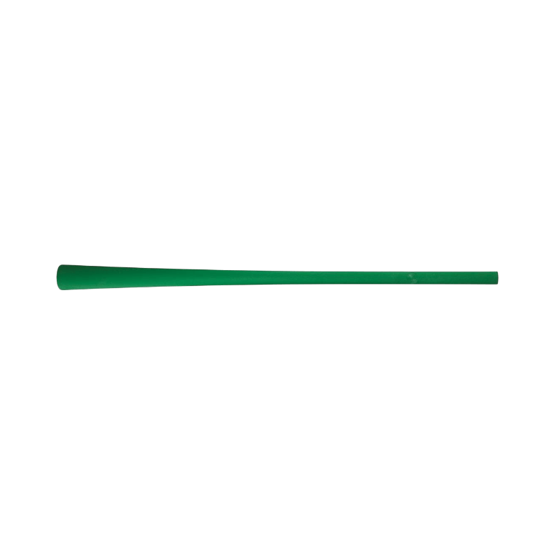 Långt grönt skohorn i minimalistisk design från Normann Copenhagen, med rundat grepp.