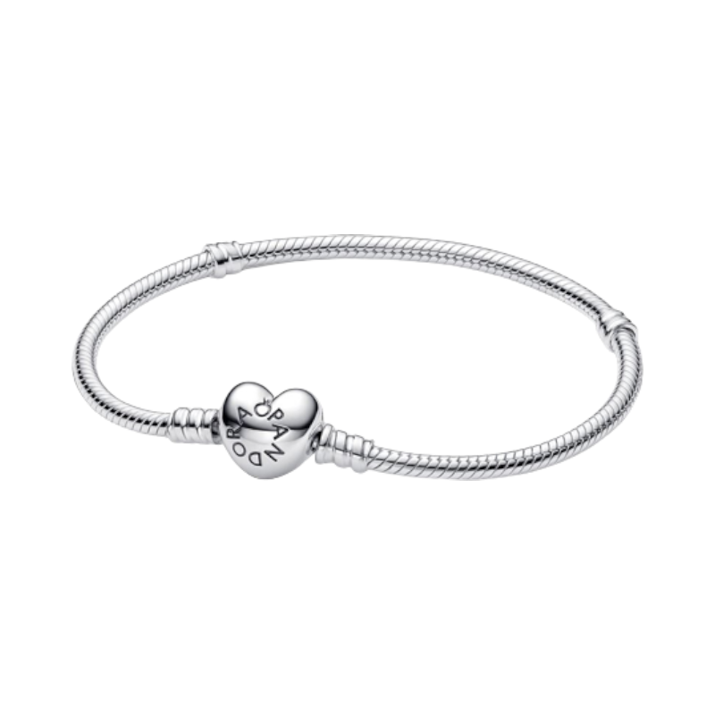 Pandora snake chain-armband i silver med hjärtformat lås för personliga berlocker.