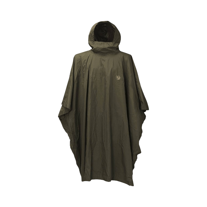 Unisex poncho från Fjällräven i mörk olivgrön färg, designad för skydd i kraftigt regn.